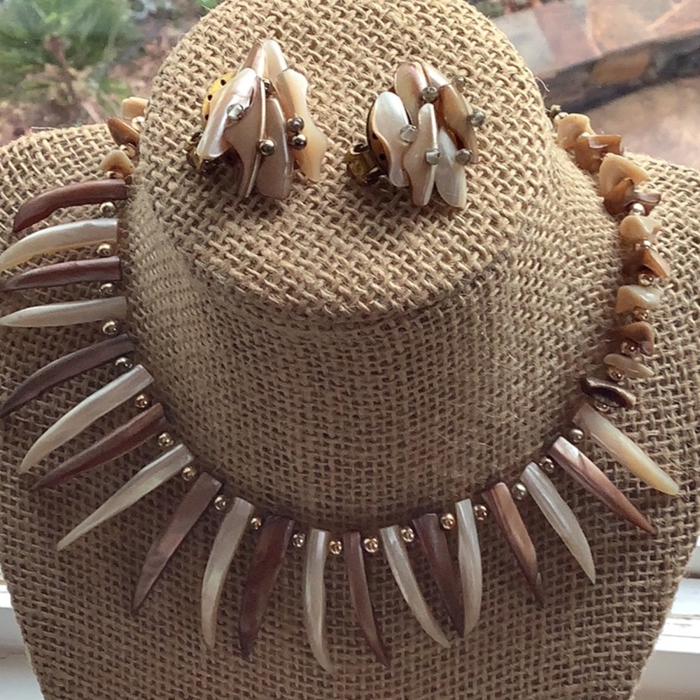 VINTAGE MOTHER OF PEARL TUSK EARTHTONE NECKLACE & EARRING SET Made in Japan